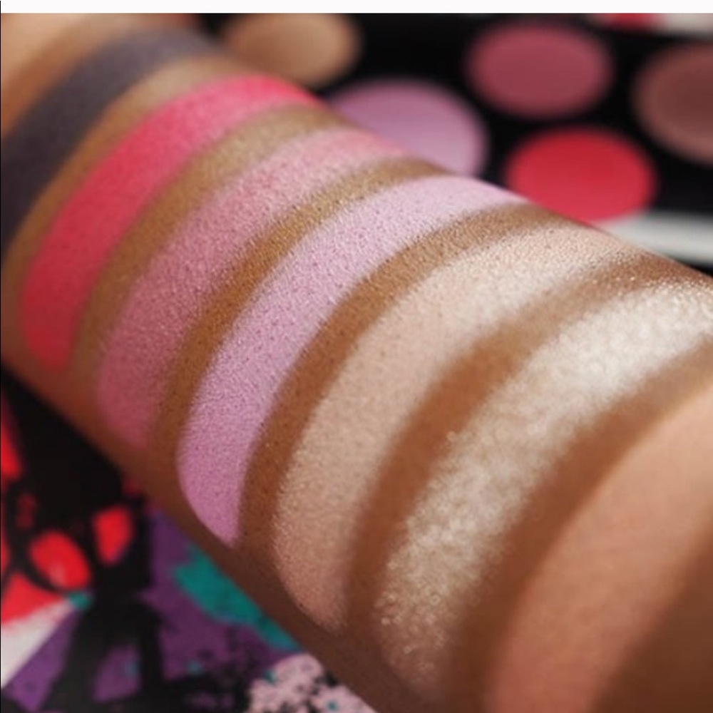 MAC “FASHION FANATIC” Eyeshadow Palette